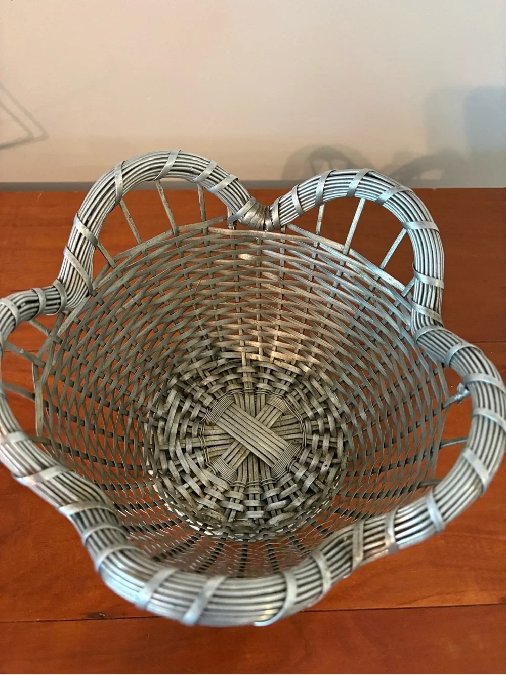 Woven Metal Basket Bowl Scalloped Handles Rustic Farmhouse Decor